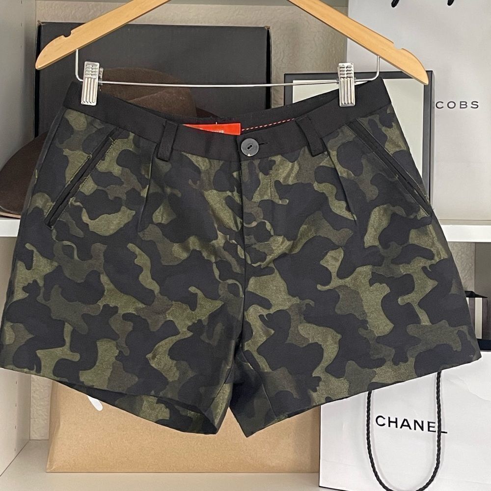 Anthropologie x Cartonnier tailored camo shorts - Picture 3 of 10